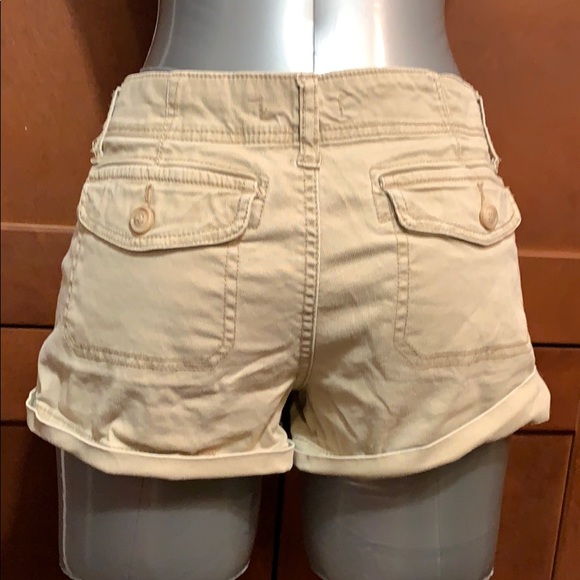 Size 7 tan cuff shorts - Picture 3 of 7
